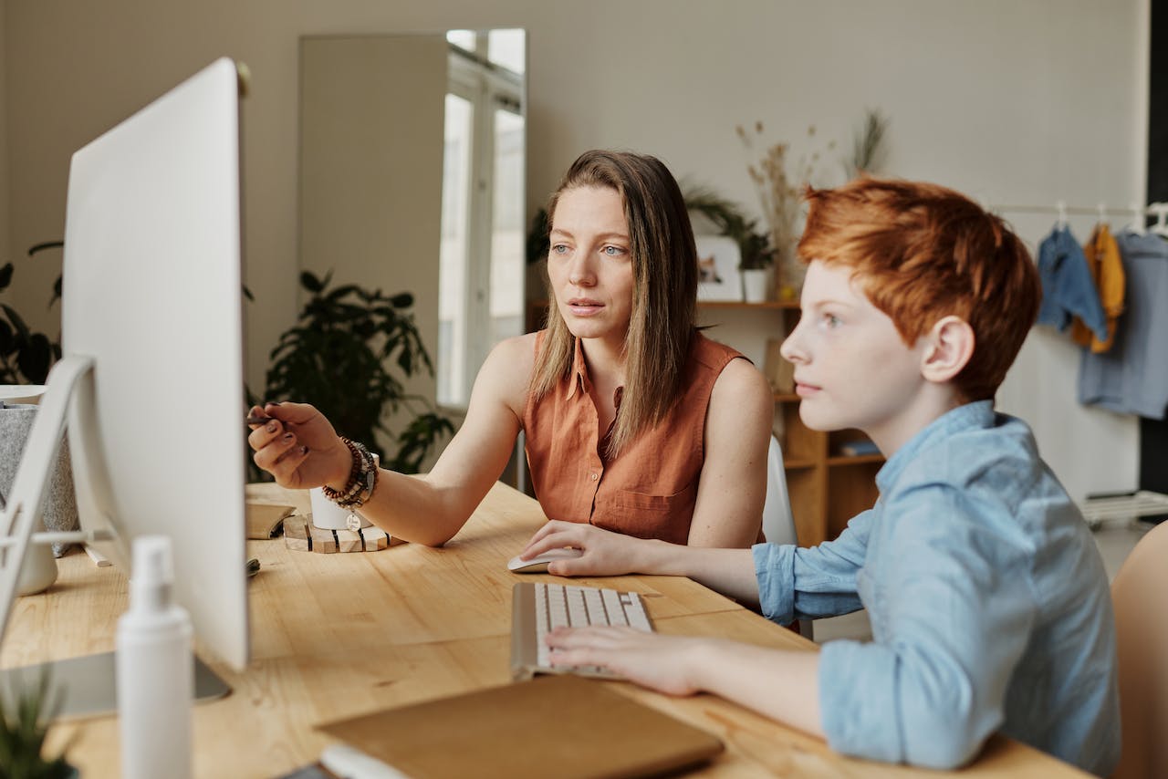 Embracing the Future: Innovative Ways to Teach History in the Digital Age